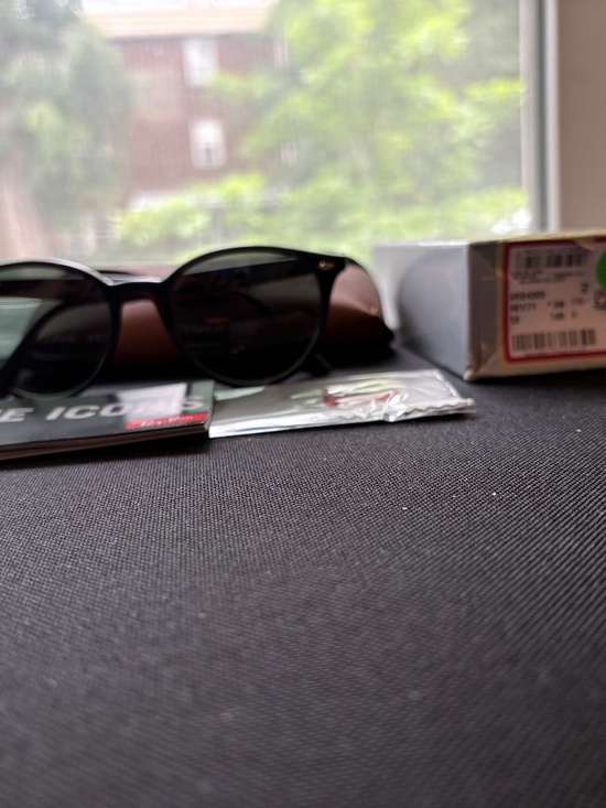Ray-Ban sunglasses (RB4305) Black frame/green lenses main image 11